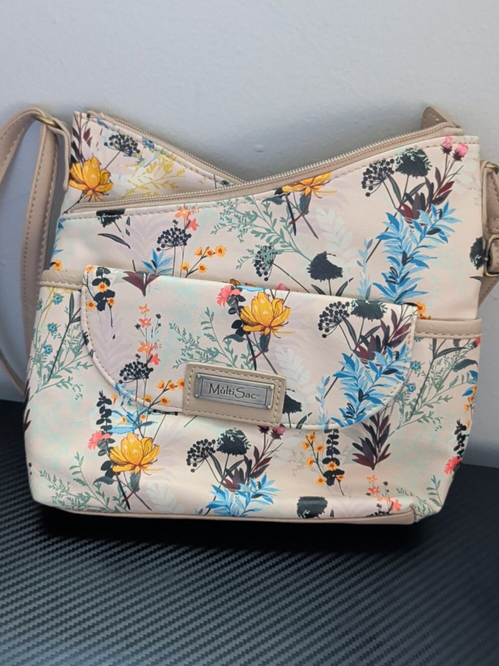 MultiSac Cream Colored w/ Floral design Medium Sized Shoulder Bag/Purse